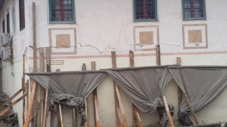 Російські окупанти пошкодили стіну Ханського палацу у Криму - 285x160