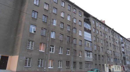 Мешканці багатоквартирного будинку в Харкові перетворили під'їзд на звалище - 285x160
