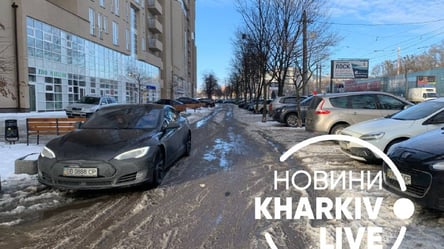 Сплошной лед, грязь и снег: как выглядят неочищенные улицы Харькова. Фото - 285x160