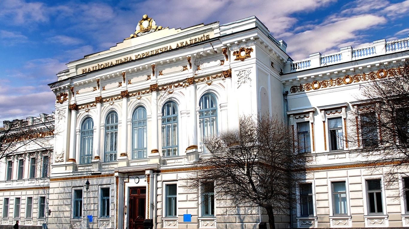 В общежитии Харьковского юридического университета течет вода с потолка