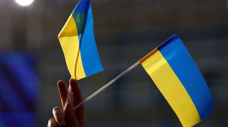 "Мы - это Украина": местные советы Херсона и Мелитополя приняли обращение против оккупационного режима - 285x160
