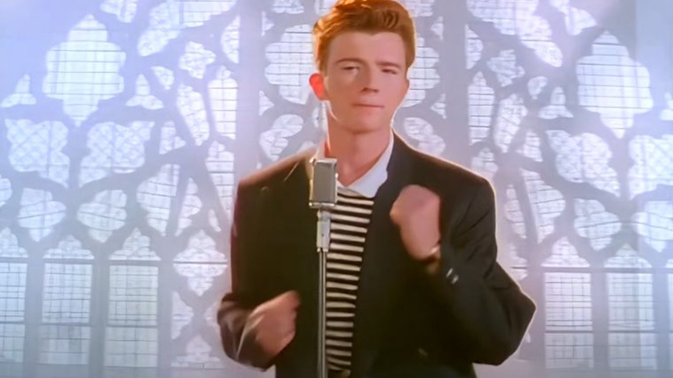 Кліп англійського співака 80-х набрав мільярд переглядів завдяки мемам