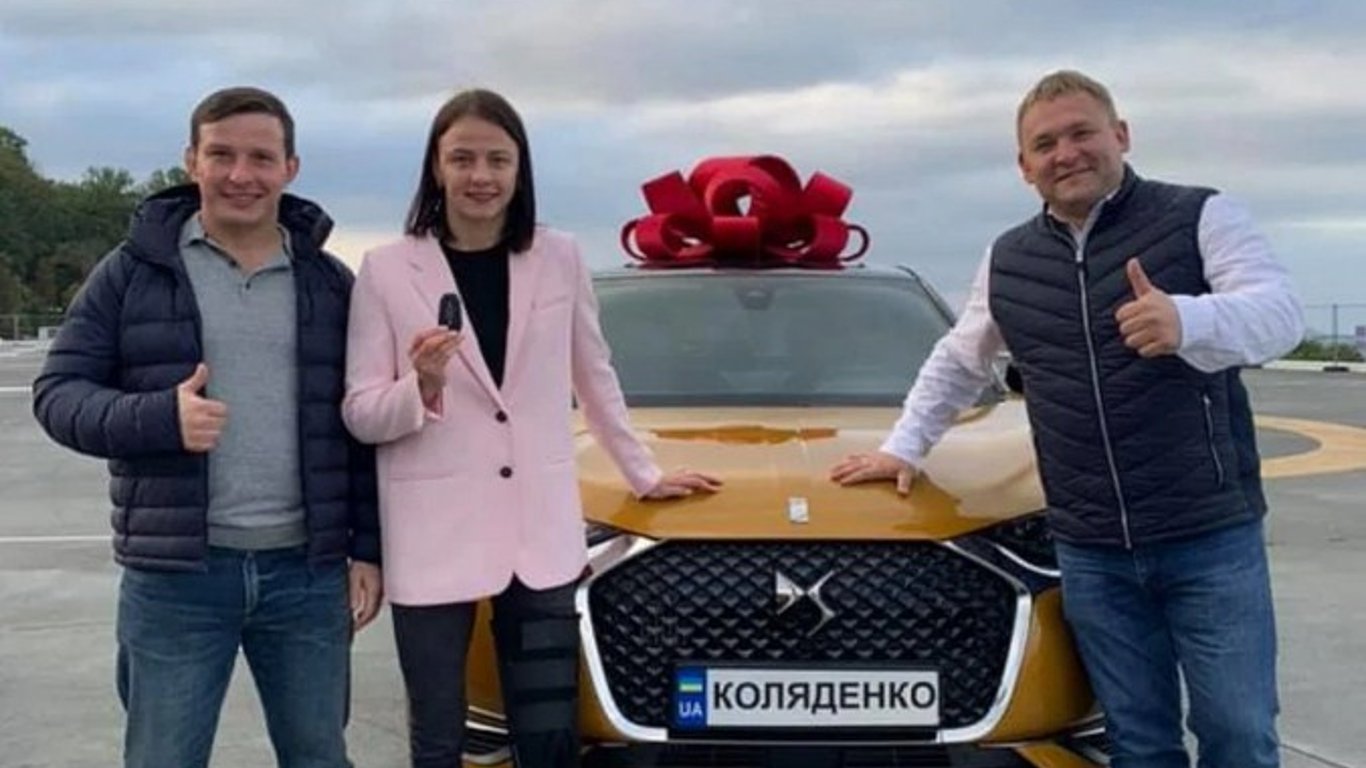 Олимпийской чемпионке Ирине Коляденко из Ирпеня подарили новую машину - фото