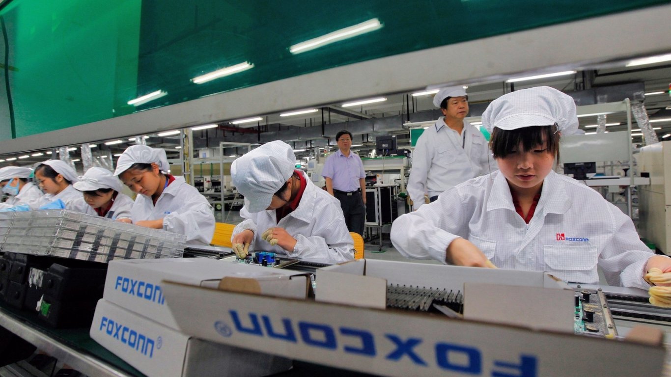 Тайвань оштрафує компанію Foxconn за інвестиції до Китаю
