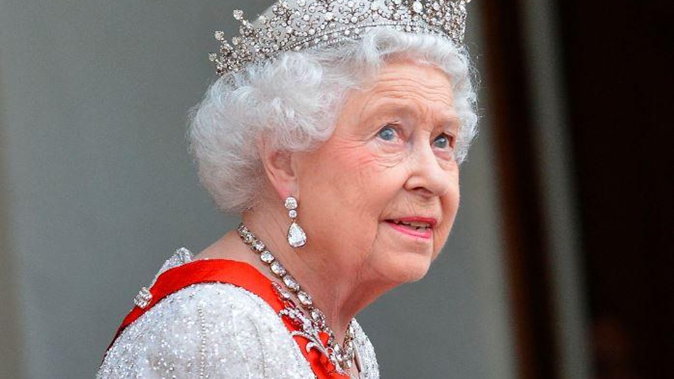 Королева Єлизавета ІІ потрапила у скандал через листа до Криму - фото