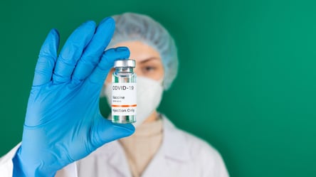 Вакцинация против COVID-19: В Минздраве рассказали, нужна ли усиливающая третья прививка - 285x160