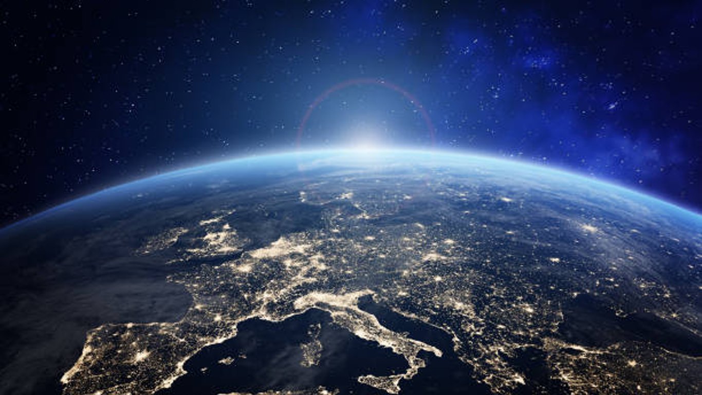Экипаж гражданской миссии Inspiration4 показал первые фото из космоса - за день совершили 15 оборотов вокруг Земли
