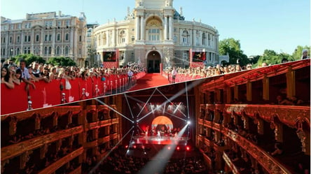 Красная дорожка в Одессе: как открывался 12 Международный кинофестиваль. Фото - 285x160