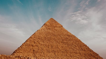Які дивовижні речі можна знайти всередині Червоної піраміди Єгипту - 285x160