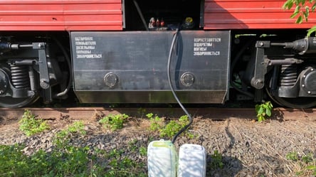 По 30 тонн пального щомісяця: в "Укрзалізниці" викрили посадовців, які зливали дизель. Фото - 285x160