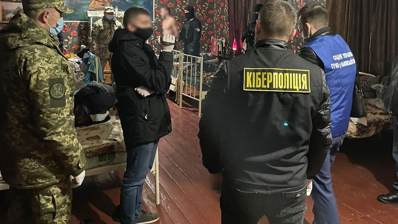 Інтернет-шахрайство у в’язниці Львова – поліція затримала організаторів