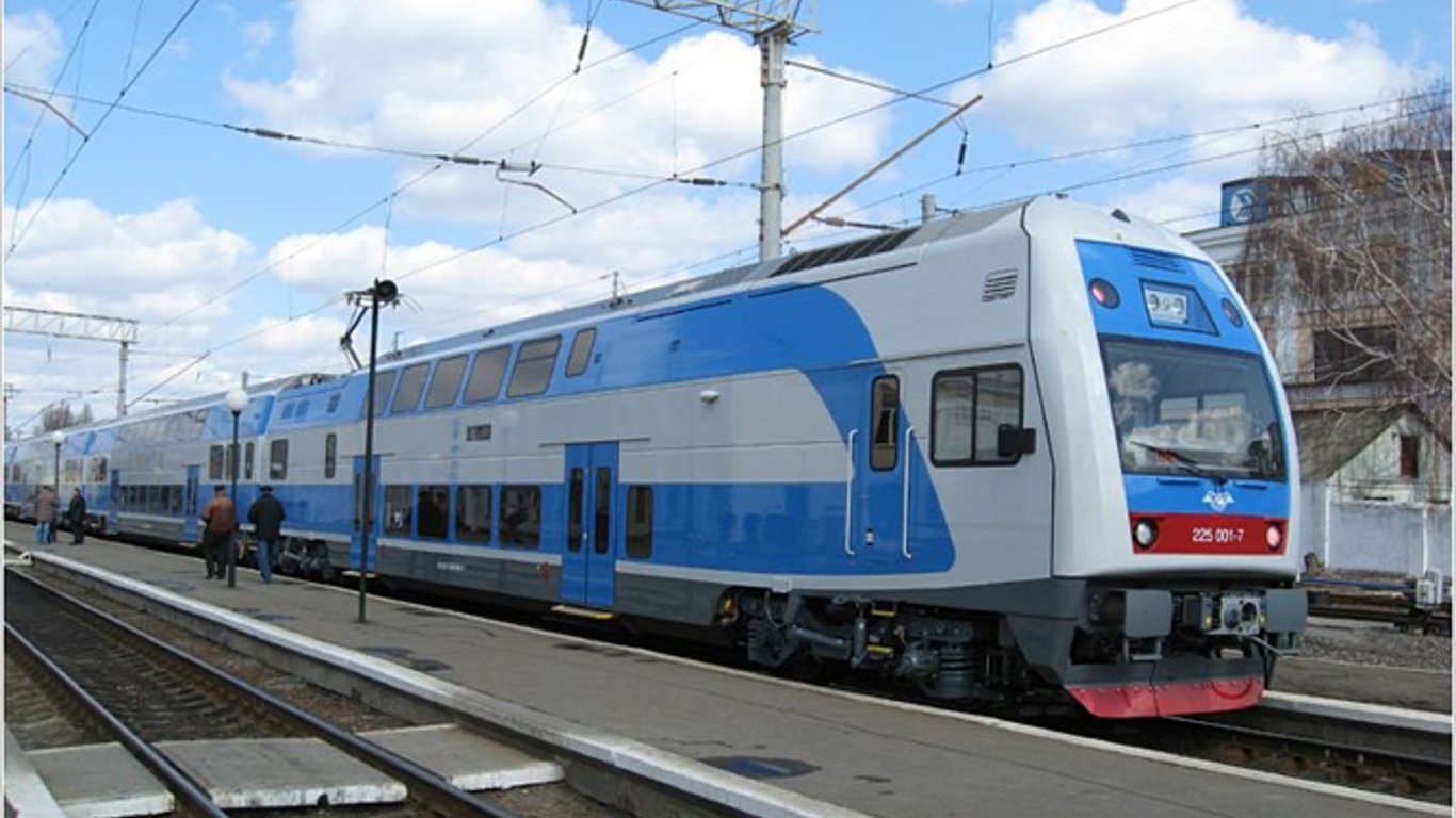 Поезд Киев-Львов - "Укрзализныця" запускает новый двухэтажный поезд