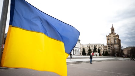 Киев отмечает 32 годовщину поднятия Государственного Флага Украины. Фото - 285x160