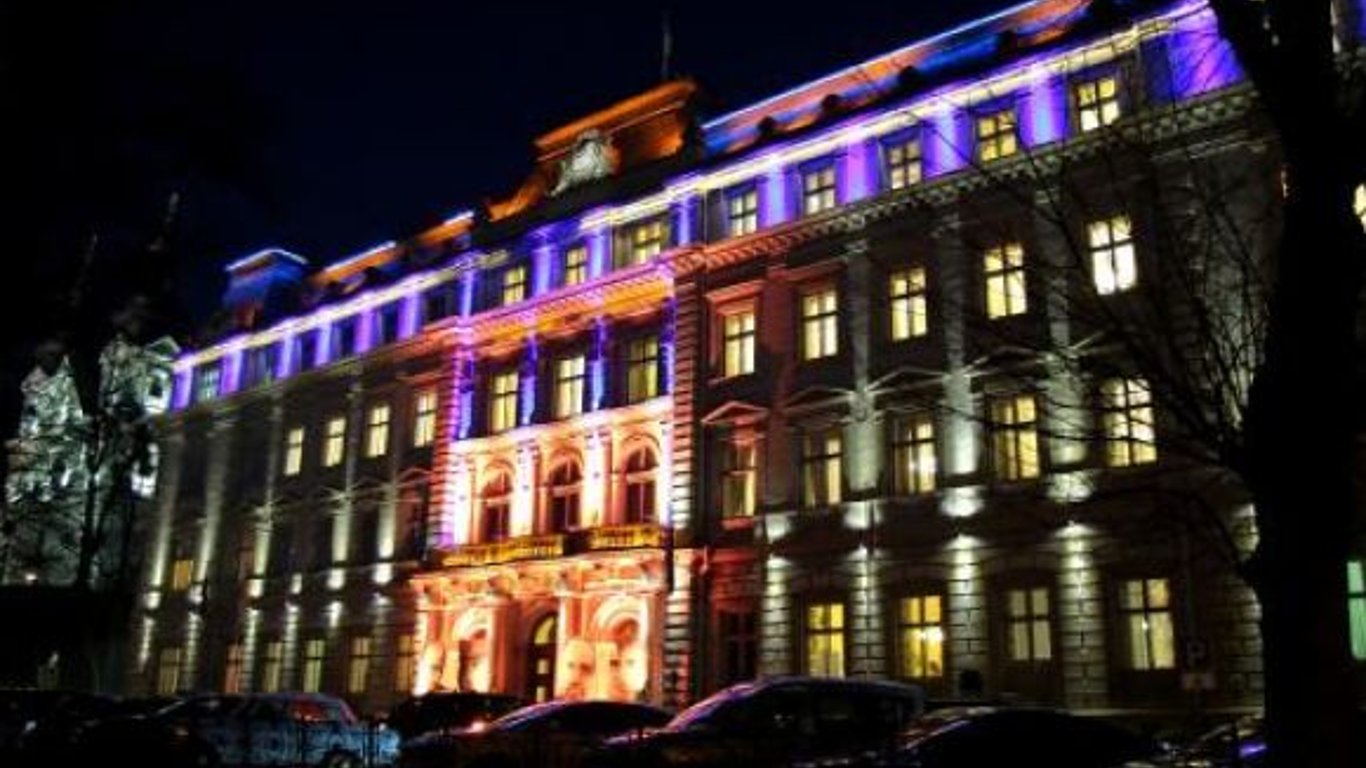 В рамках акции против насилия Львовскую ОГА подсветят оранжевым
