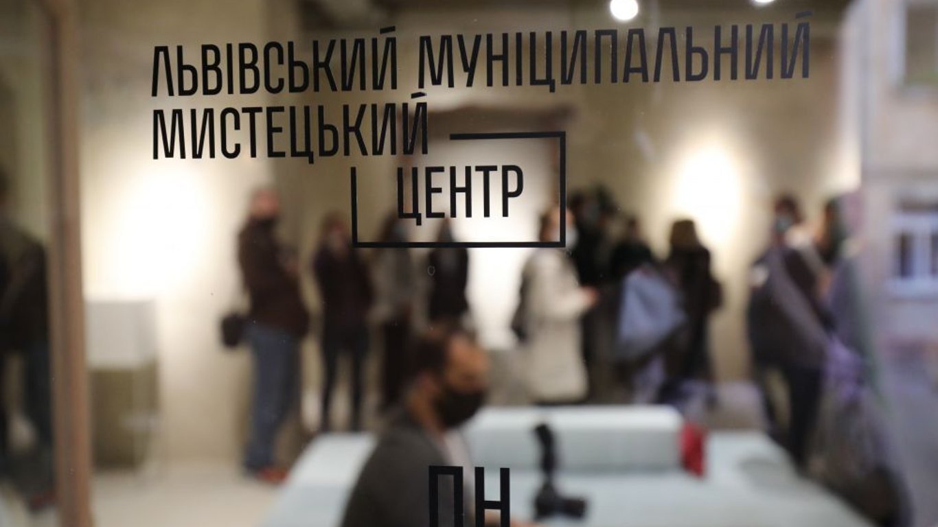 Выставка Давида Чичкана в Львове общественные активисты требуют увольнения директора арт-пространства