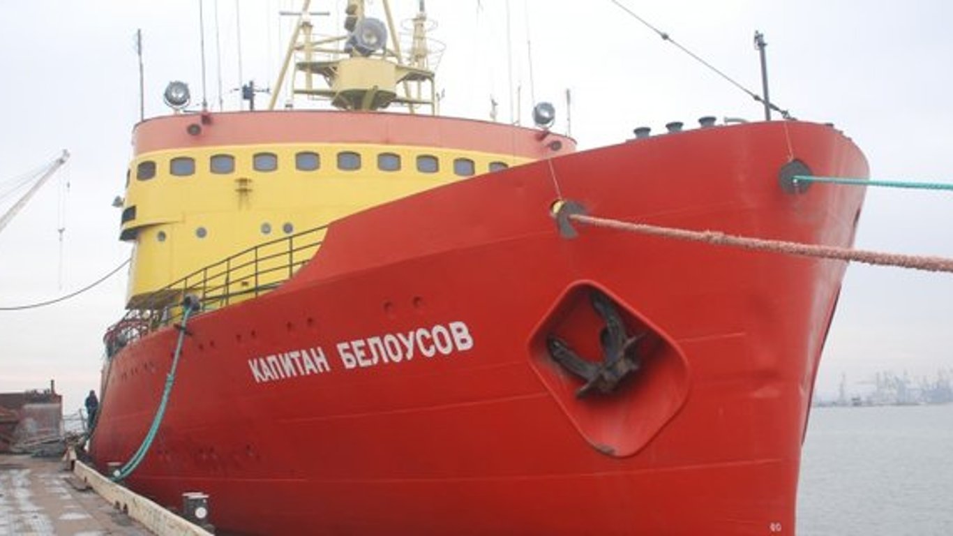 Оккупанты обстреляли ледокол Капитан Белоусов: на борту были гражданские