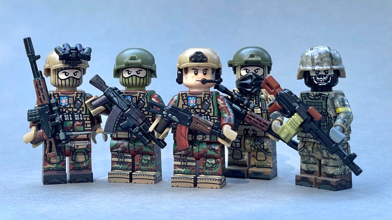 Lego - фігурки на честь українських парамедиків, фото