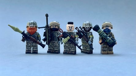 LEGO создал эксклюзивные фигурки, посвященные героям "Азовстали" - 285x160