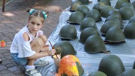 "Дитинство 2022": в Одесі діти перетворили атрибутику війни на горщики для квітів - 285x160
