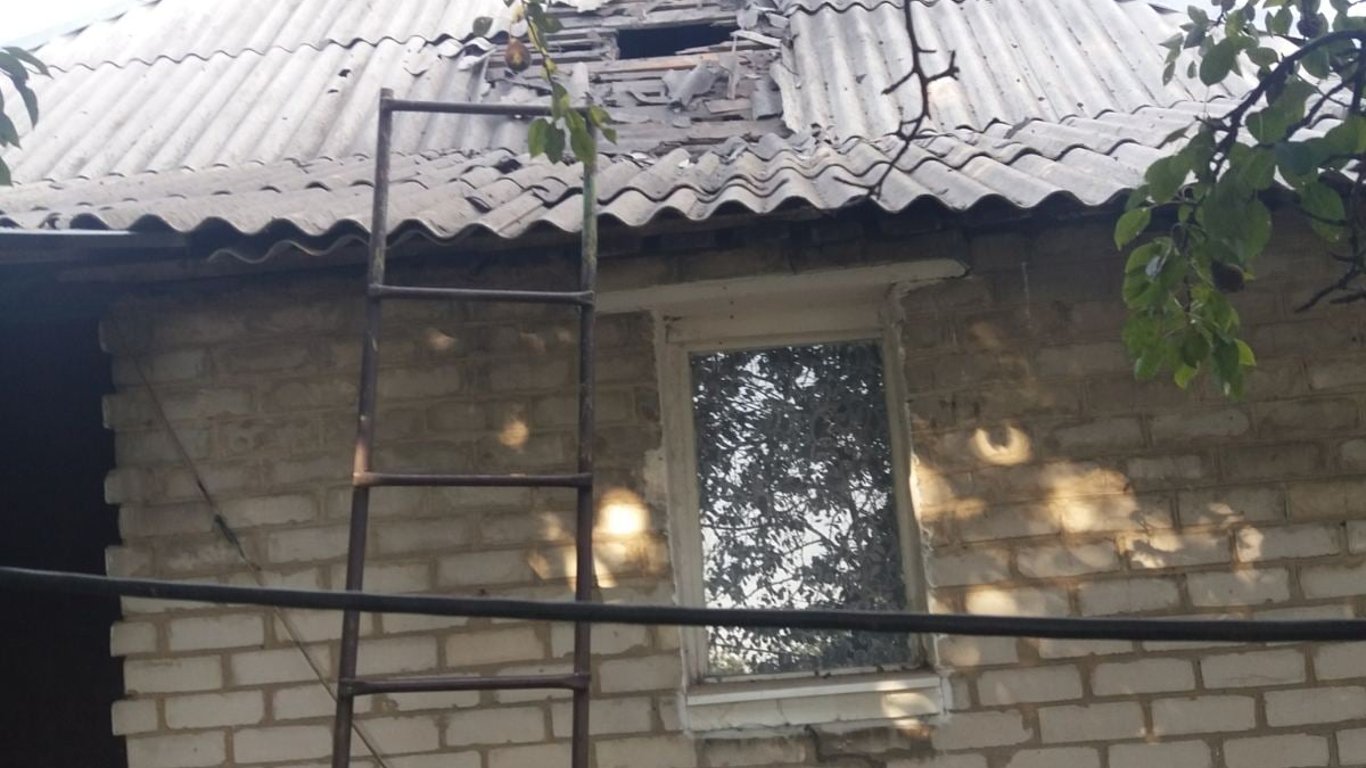 Обстрел Золотого-4 в Луганской области — снаряд попал в жилой дом