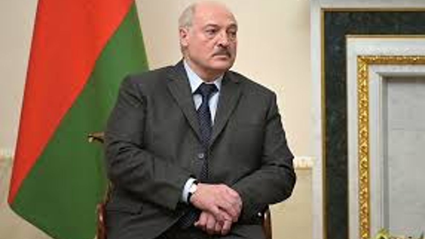Лукашенко боїться "безодні ядерної війни" і схиляє Україну до поступок рф