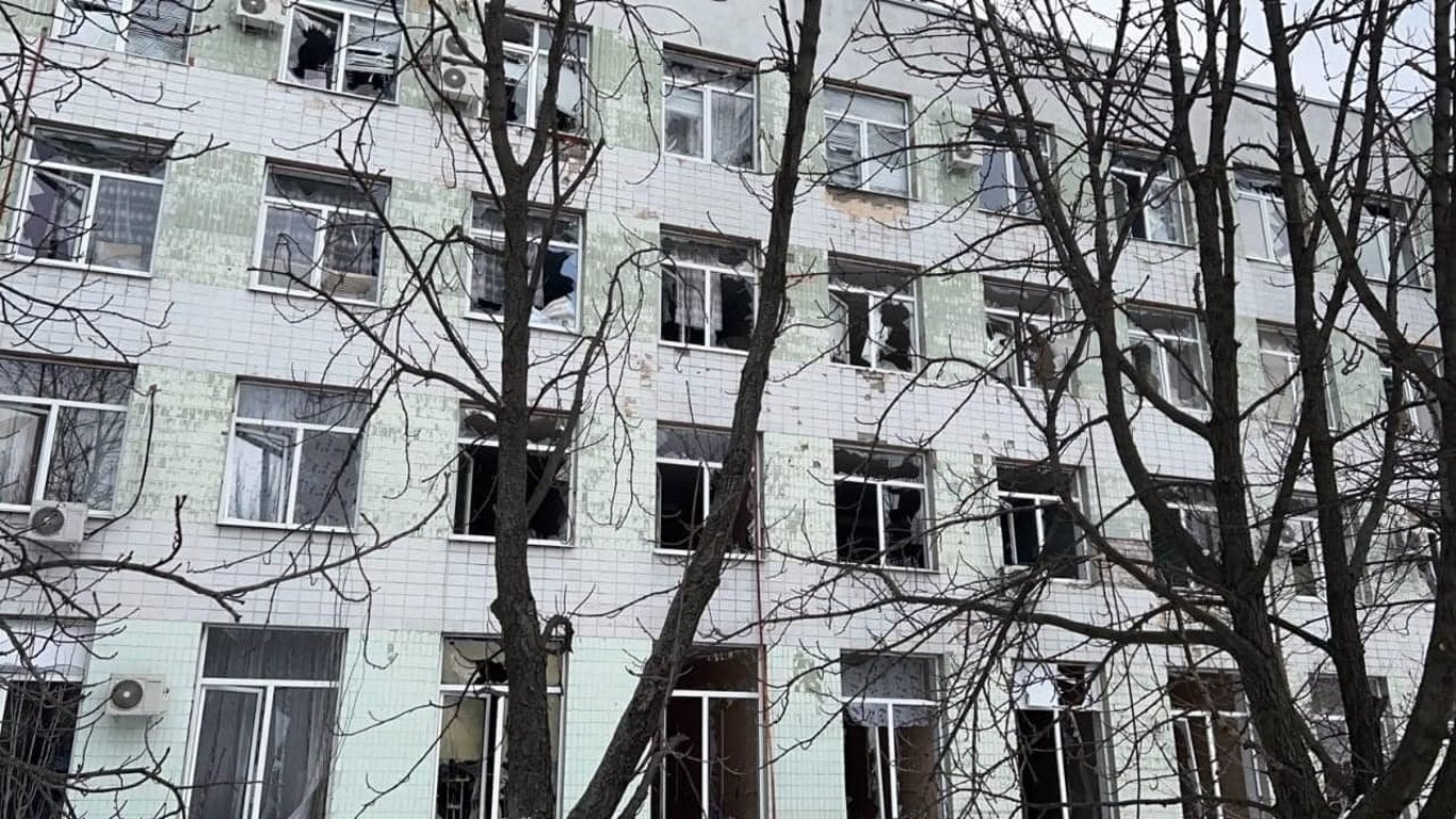 Військові рф обстріляли лікарню у Лисичанську на Луганщині
