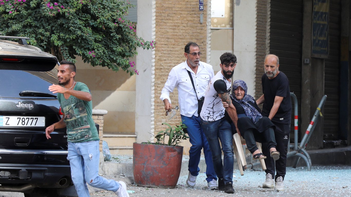 В Ливане во время митинга началась стрельба - есть жертвы и раненые. Фото, видео