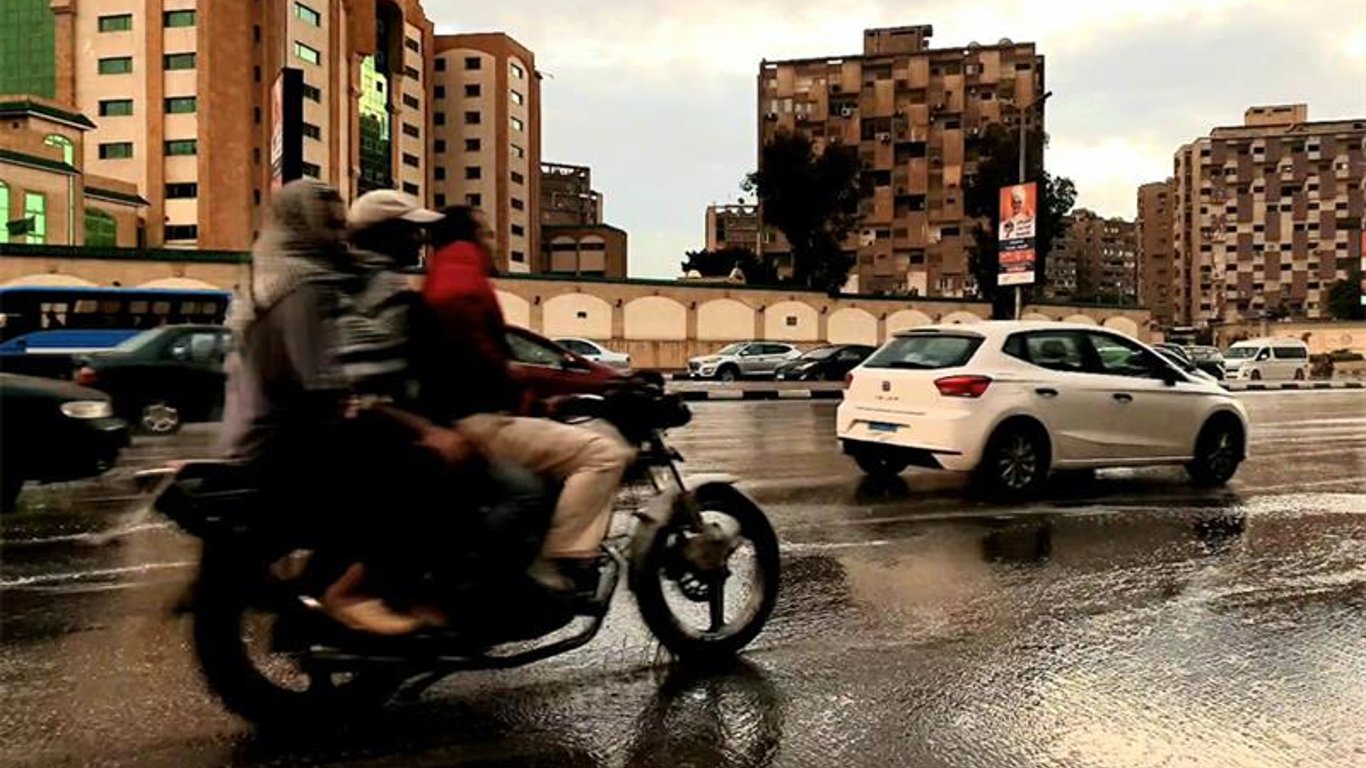 Сильные ливни в Египте - из-за непогоды отменяют занятия в школах