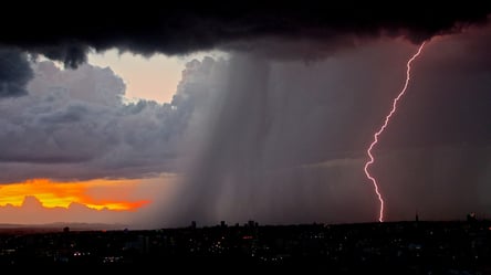 У ніч на 22 липня Україну накриють зливи: в яких регіонах оголосили штормове попередження - 285x160