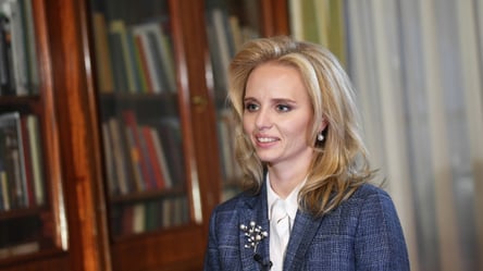Старшая дочь Путина выступила на публичном форуме: как выглядит таинственная блондинка - 285x160