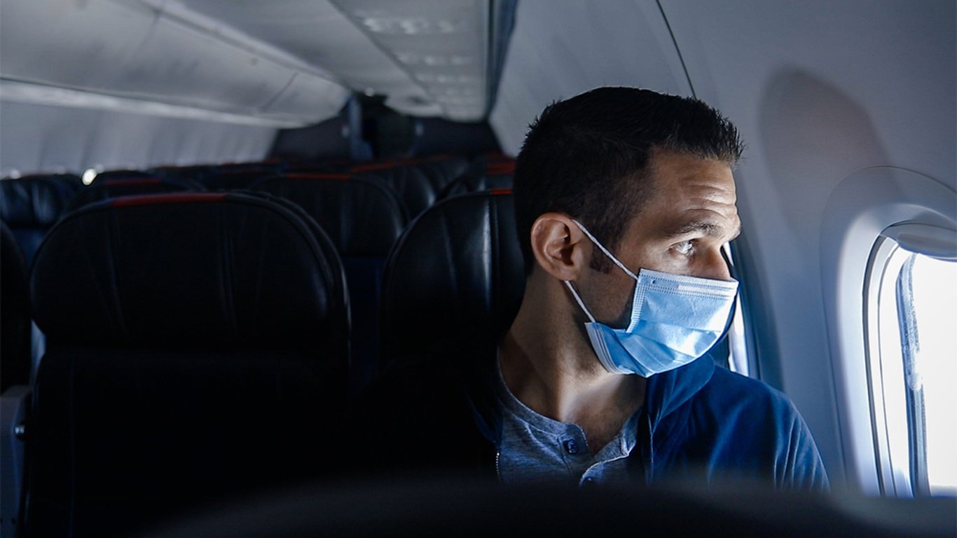Американец надел трусы вместо маски и его высадили из самолета - видео