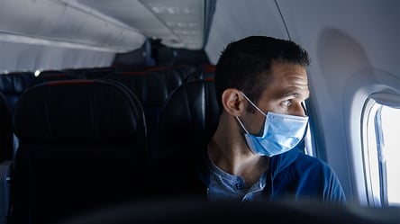 Надел трусы вместо маски: антивакцинатора выгнали из самолета – курьезное видео попало в сеть - 285x160