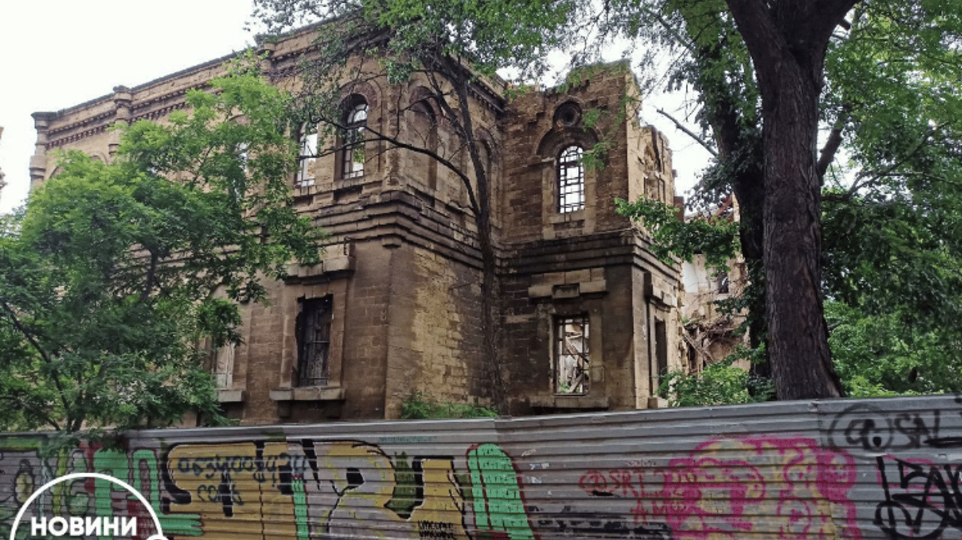 Компанія з Одеси виплатить 17 тис грн за руйнівний стан Масонського будинку