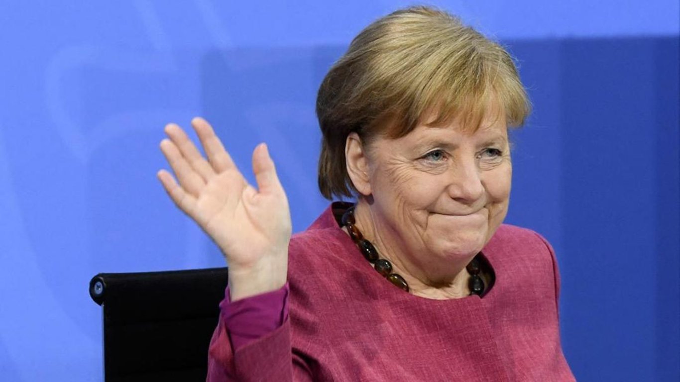 Ангела Меркель ушла на пенсию: фото