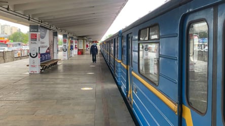 У Києві на станції метро "Дарниця" пасажир потрапив під потяг: всі подробиці (оновлено) - 285x160