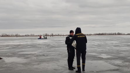 Розыск в Черкассах: мужчину нашли подо льдом с помощью дрона. Видео - 285x160