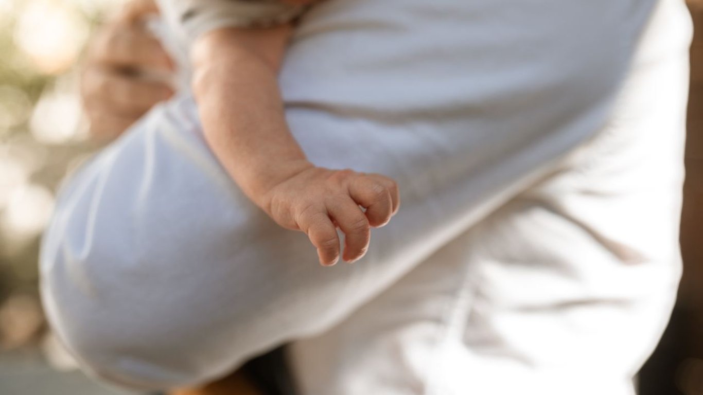 Немовля отримало серйозні опіки одразу після народження через недбалість медпрацівників - у якому стані дитина