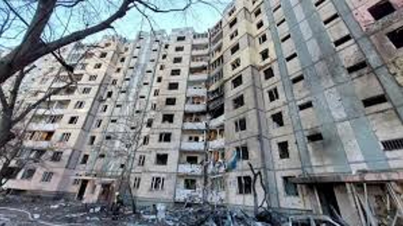 Киев - как восстанавливают многоэтажки, разрушенные российскими ракетами