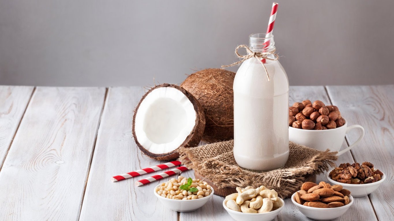 Растительное молоко - почему медики советуют не злоупотреблять им: причина