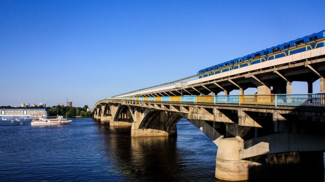 В Киеве перекроют мост Метро