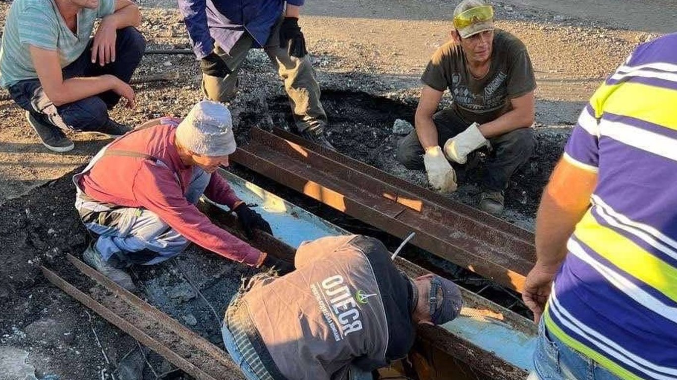 Оккупация Херсонщины - Россияне срочно ремонтируют поврежденные ВСУ мосты, фото