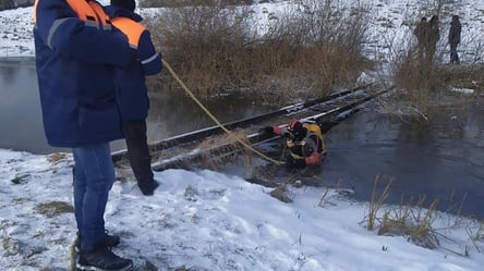 На Львовщине нашли погибшего мужчину: его тело извлекли водолазы - 285x160