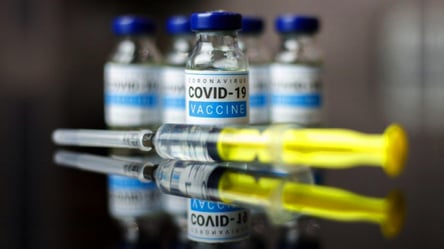 Минздрав принял приказ о введении 3-й дозы вакцины от COVID-19: кому ее будут вводить - 285x160