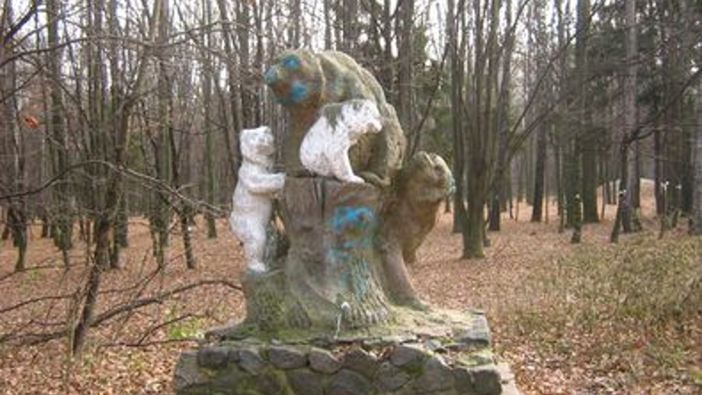 ВДНХ Киев - отреставрировали знаменитый памятник медведям