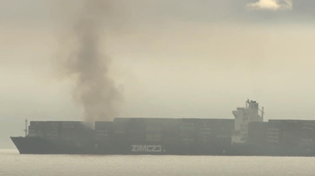 У побережья Канады горит судно с химикатами - 285x160
