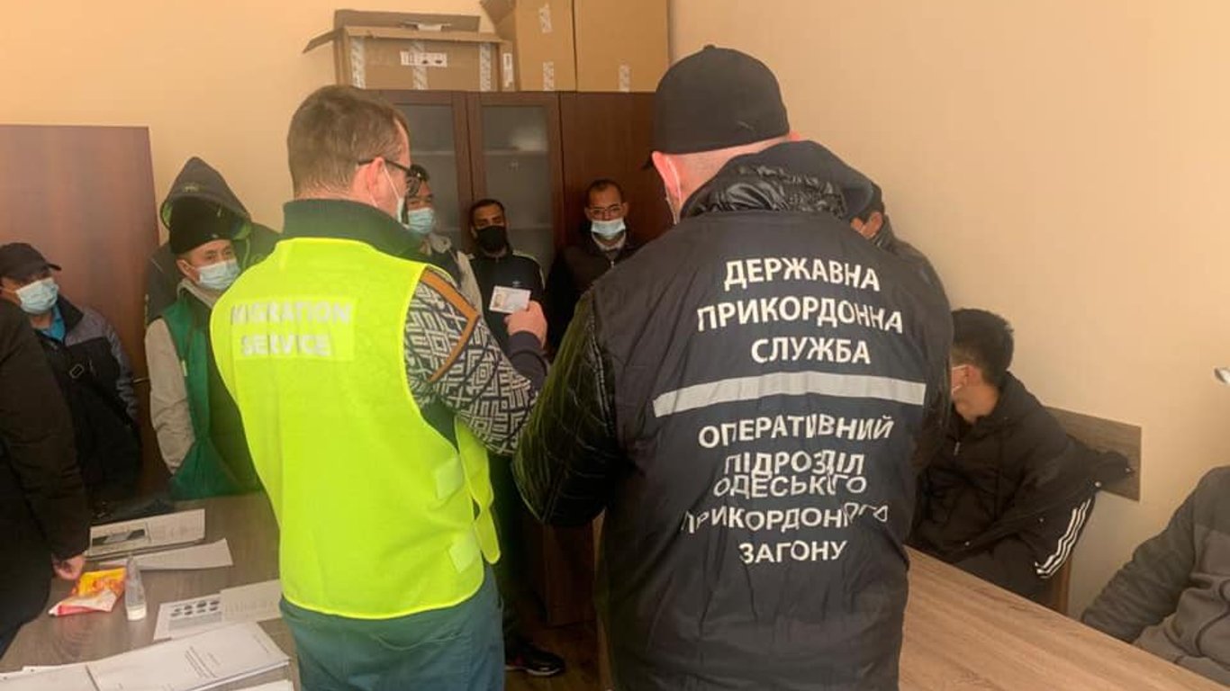 В Одессе задержали 11 нелегалов мигрантов на промрынке "7 километр"