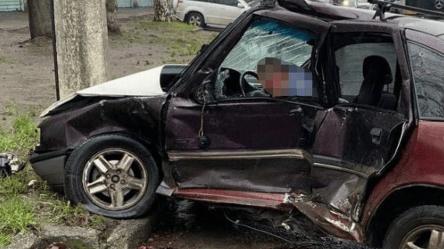 В Одессе минибус влетел в легковушку Opel: водитель попал в больницу. Фото - 285x160