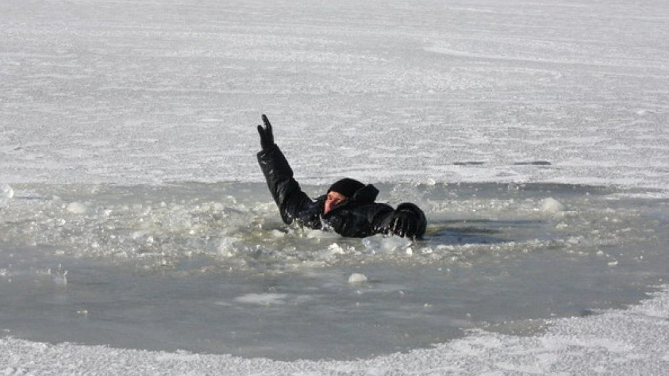 На Волыни 13-летний школьник провалился под лед, а его друзья никому не рассказали о трагедии