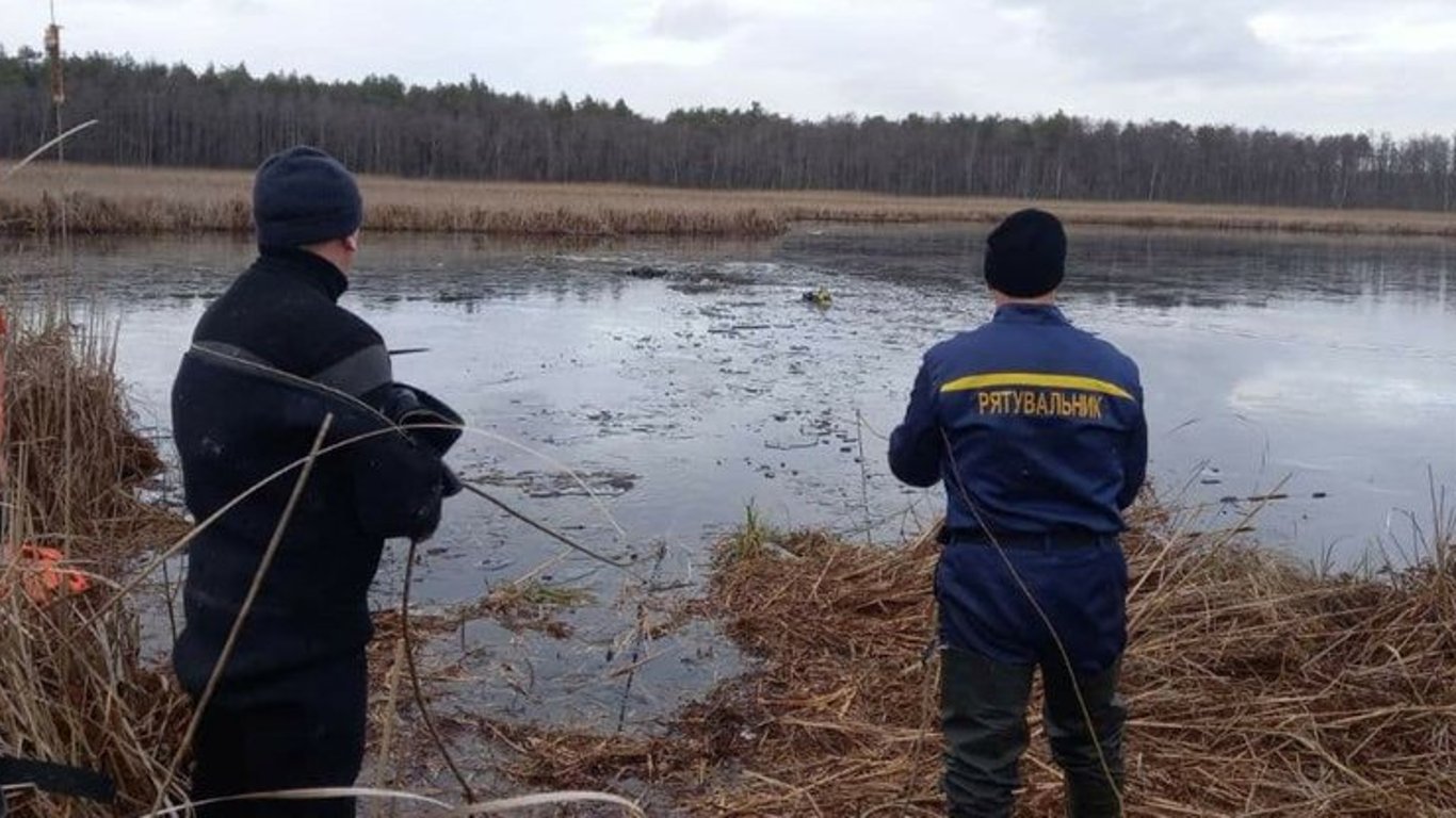 На Волыни из-под льда достали тело пропавшего 17-летнего парня
