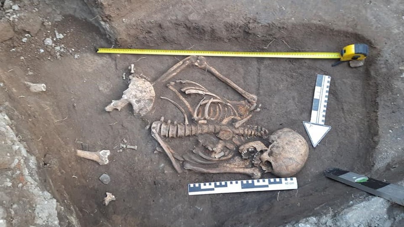 На Хмельниччині знайшли давньоруське поховання - фото